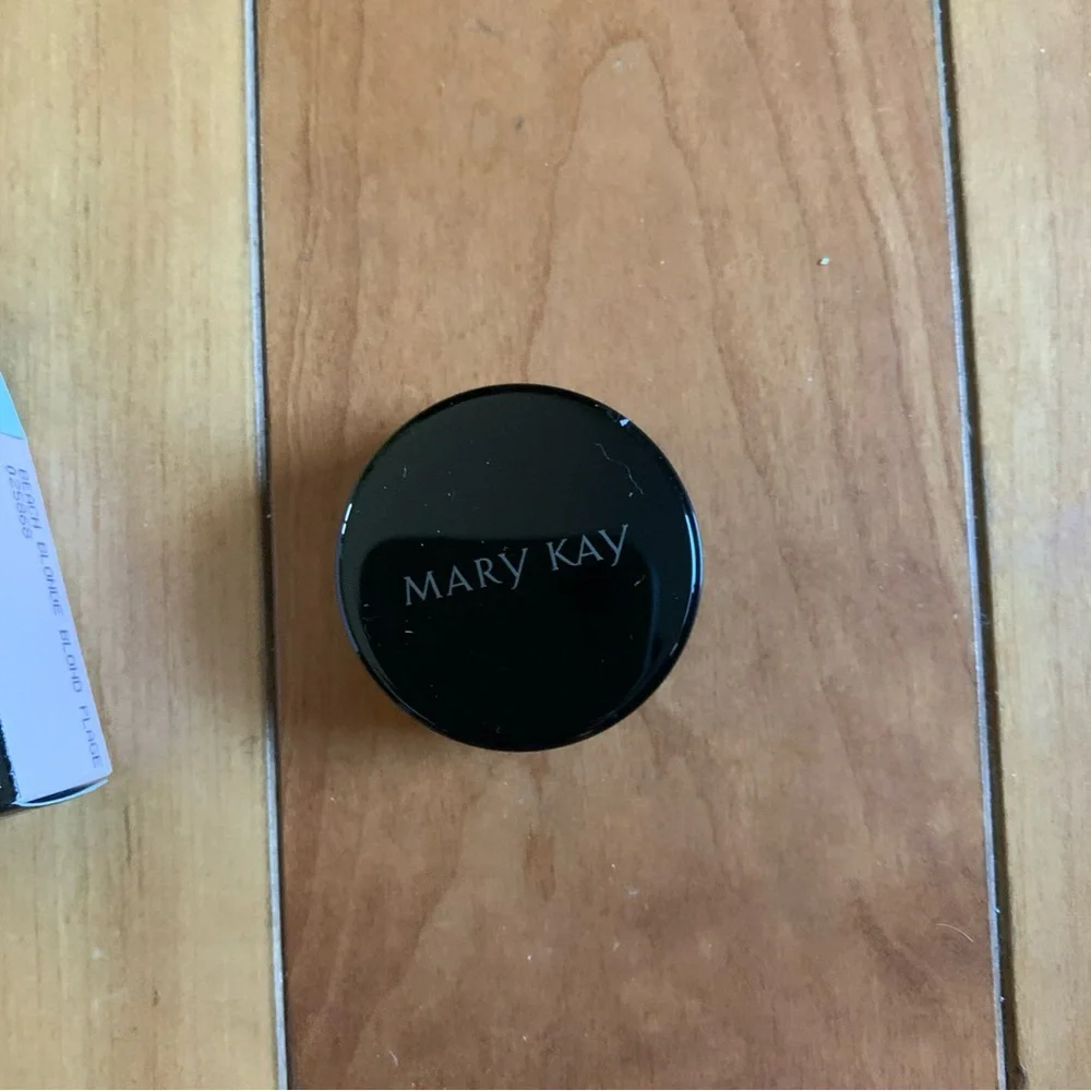 Mary Kay Cream Eye Color Beach Blonde NIB - Picture 2 of 4